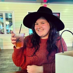 Meet your Posher, Desiree